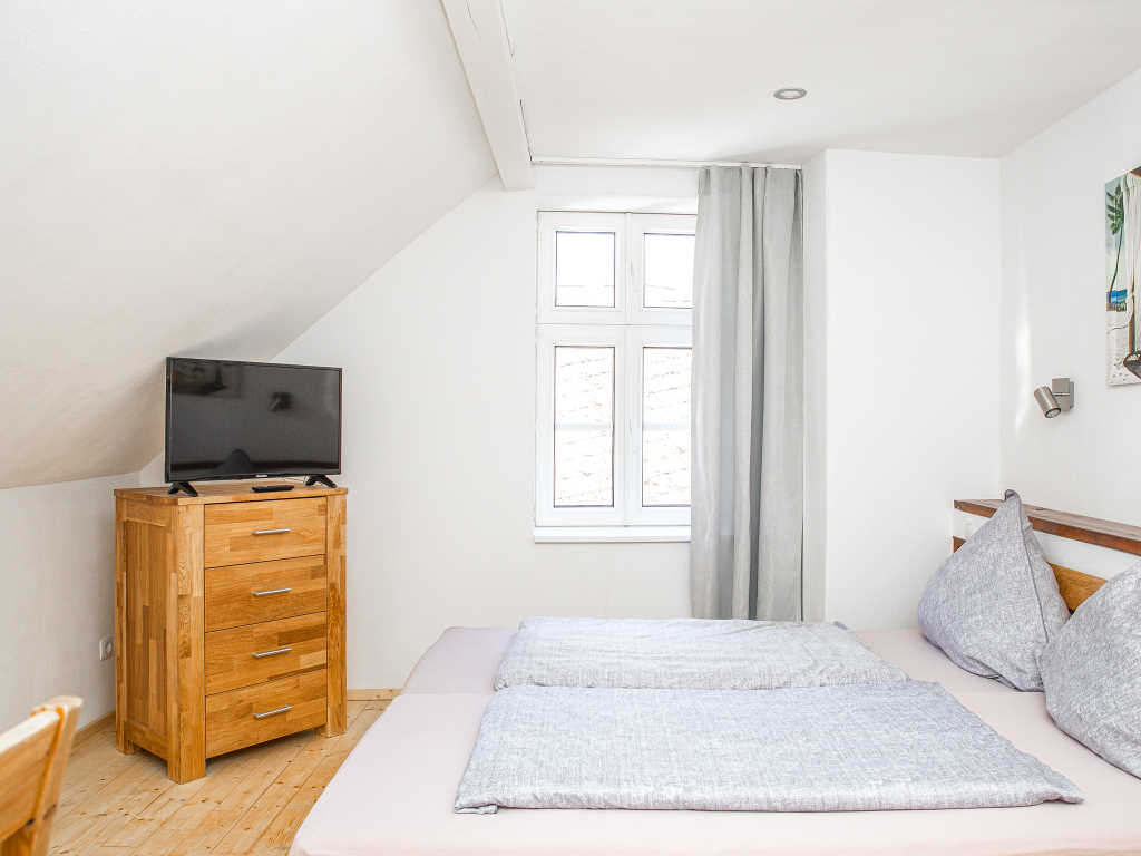 Wohnschlafzimmer - Urlaub an der Mosel in Ferienapartment Bacchus in Frienwohnungen Merl, Zandtstraße 9, 56856 Zell (Mosel)